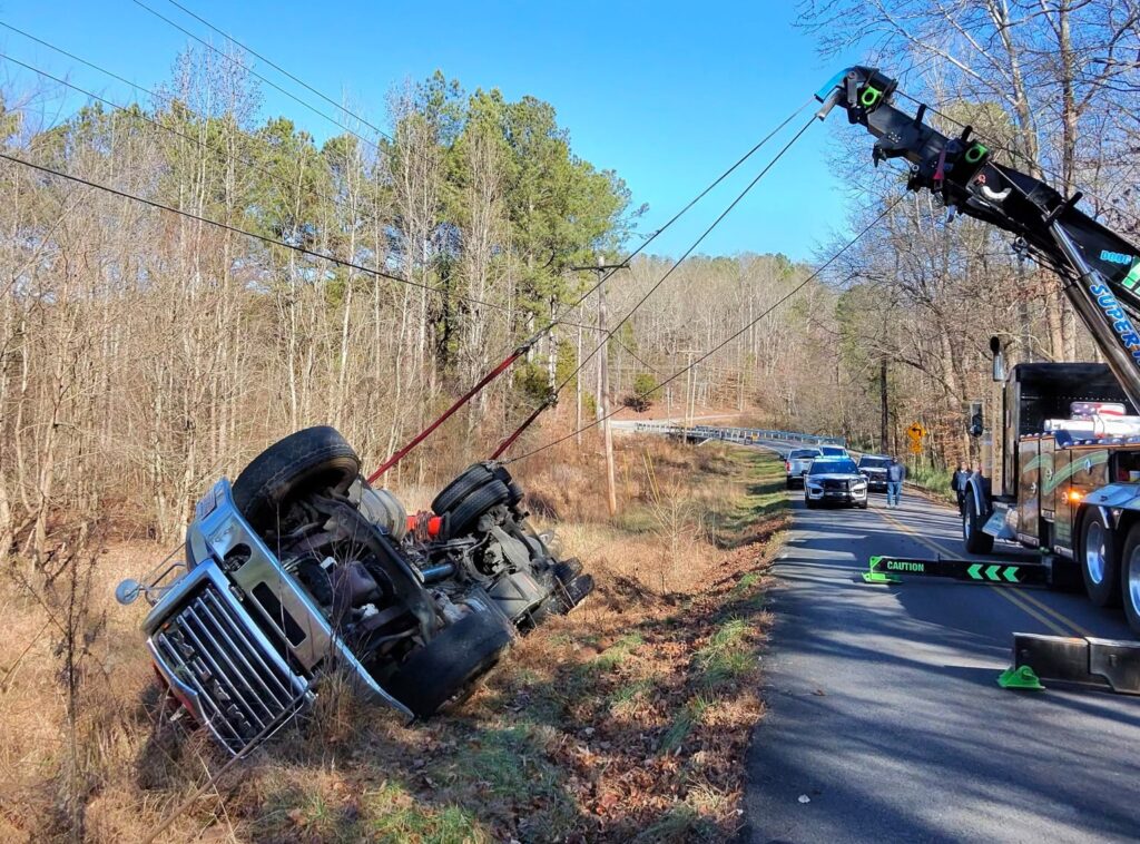Towing overturn vehicle | Yates Wrecker